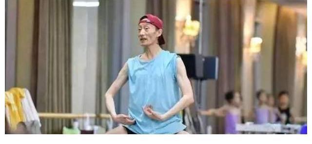 杨丽萍$他被称为女版杨丽萍,46岁了还是“巨婴”,年入百万没人愿意嫁