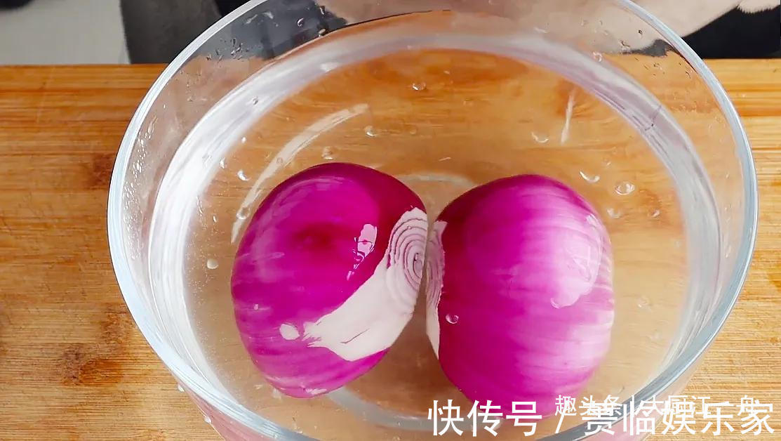 洋葱丝|怪不得饭店的凉拌洋葱那么好吃原来技巧全在这，学不会可惜了