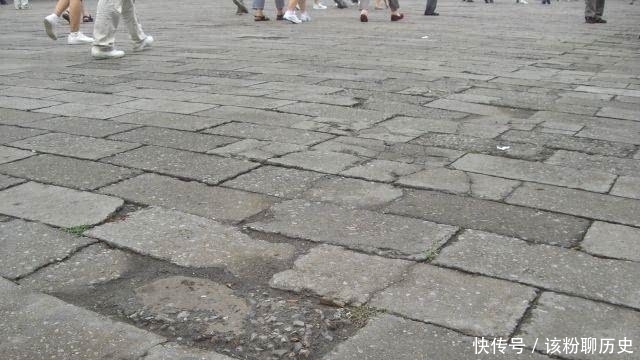  损坏|故宫地砖裂了，正要修补却发现一个秘密，专家：朱棣真是个狠人！