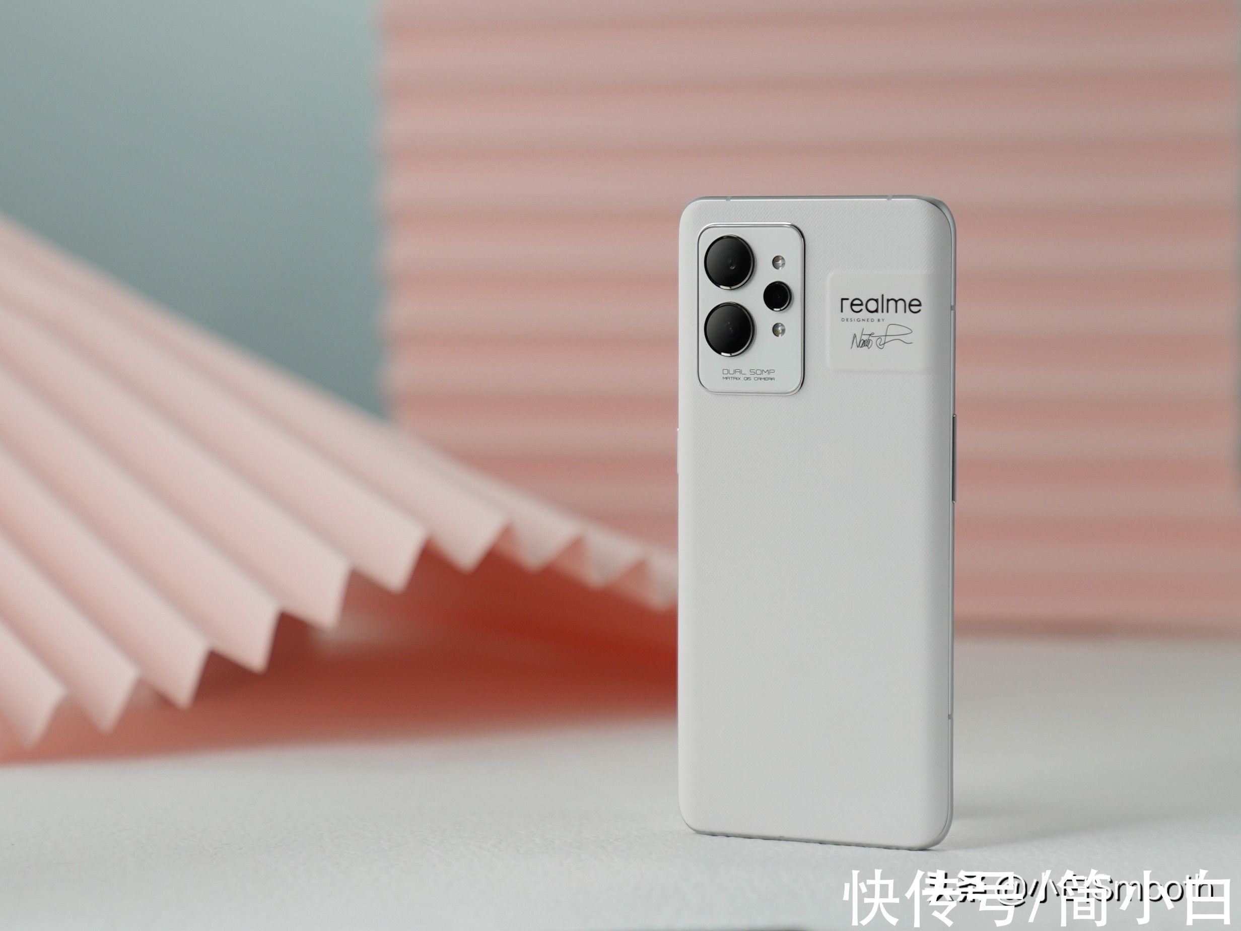 2k|旗舰骁龙8+5000mAh，256GB仅3999元！不比小米12Pro香多了？