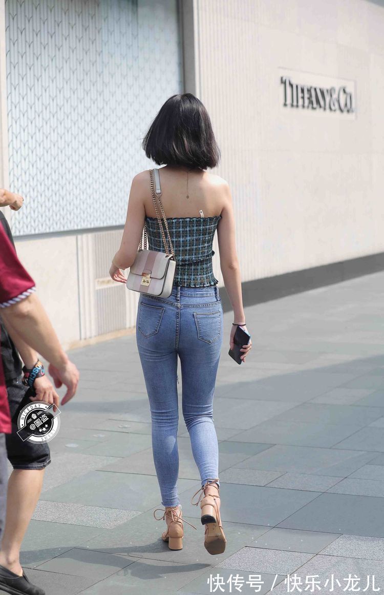 身材 高挑身材的打底裤美女,用心挑选和搭配的女生,显得瘦高