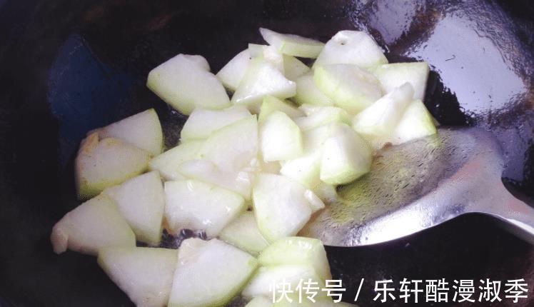 小葱|夏季补钙，这2个食材是好搭档，鲜味十足，百吃不厌