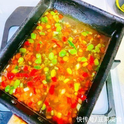 夏日|两块钱搞定一道家常美食#夏日开胃餐#清蒸鲫鱼鲜红汁