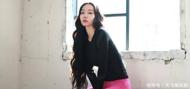 苗条好看的打底裤美女,穿出女人知性美,更加靓丽出众