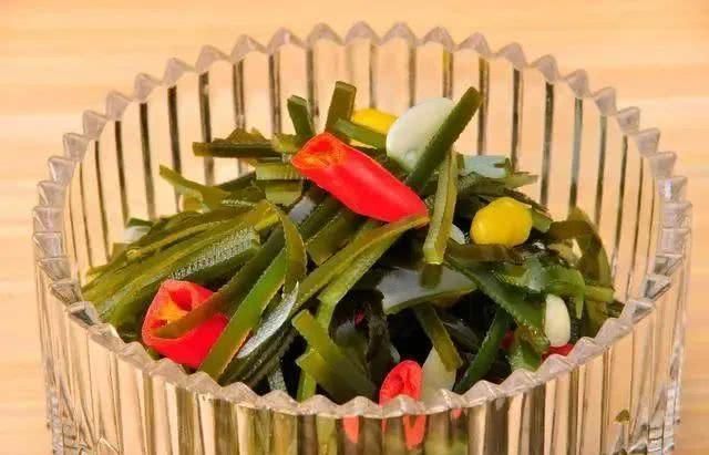 高血压患者,除了少吃盐,2事也要少做,若能忍住,血压慢慢平稳