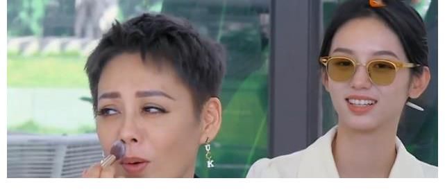 宁静|《中餐厅》偶像包袱最重的嘉宾,别人在忙她补妆,比宁静还能化