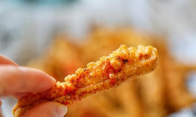 好吃|杏鲍菇这样做,感觉像在吃肉,外面酥脆特好吃,儿子边吃边说香