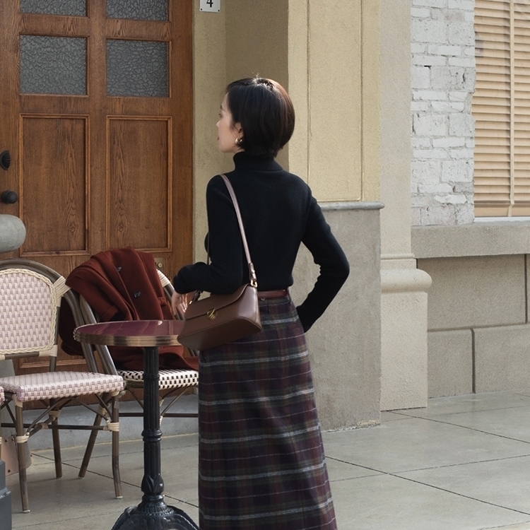 半身裙 30+女性如何摆脱土气感?针织衫搭配半身裙,高级时髦又减龄