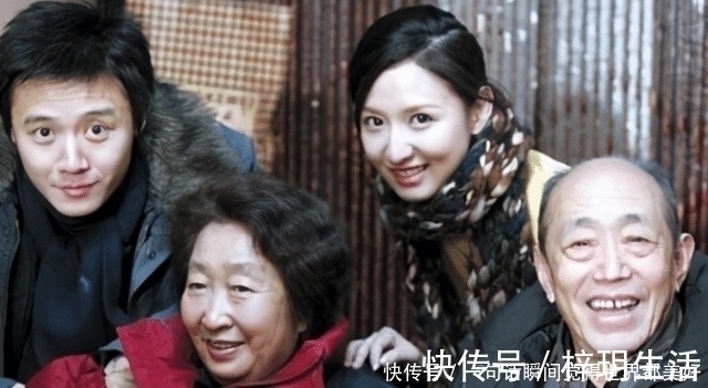 亲姐弟|父母不在了,成家的姐姐不管我,没了父母后“亲姐弟不如远亲”