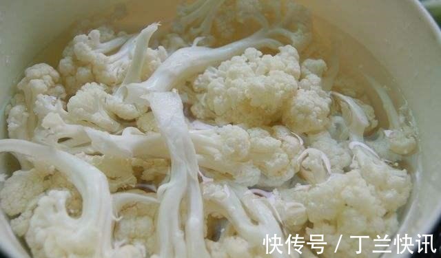 炒花菜，光焯水可不够，少了“这1步”，花菜炒不入味，像注水了