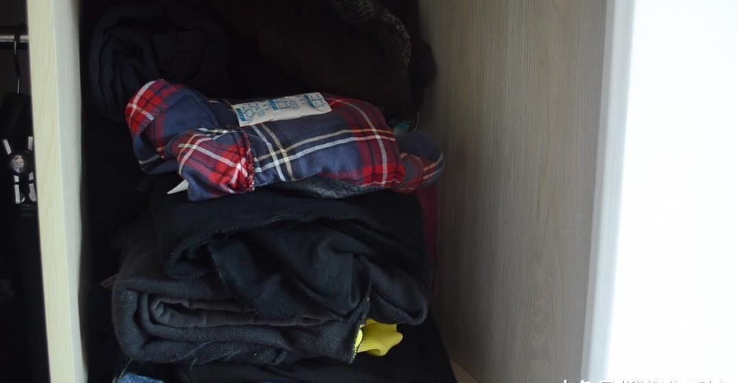 烦恼|食品袋里的干燥剂别扔了, 它的这3个妙用, 解决了很多家庭的烦恼