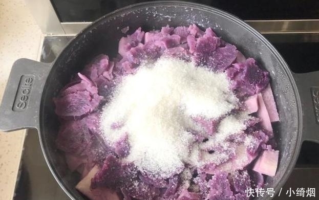 面粉|日式香芋饼,蒸完揉成泥,裹上面粉压成型,还用得着去买?