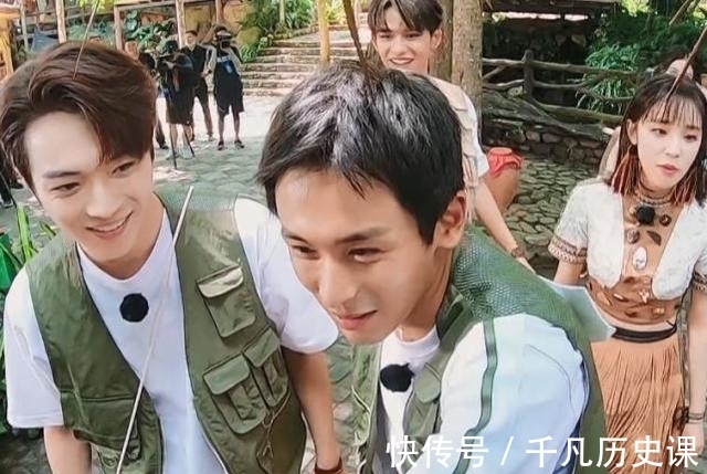 紋身|錄《奔跑吧》不能有紋身，王嘉爾花式遮擋，原諒我笑出了聲