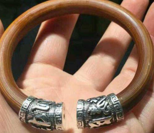 入药|山里一种难得的野生药材，根部泡酒治腰腿酸痛，梗做手环价值很高