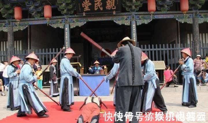 证人#一妇女命案报官,县令:可有证人?妇女:有只公狗!县令:这好办