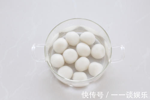 蛋糕|火遍全网的豆乳奶盖蛋糕，细腻浓郁一口就沦陷，原来做法非常简单