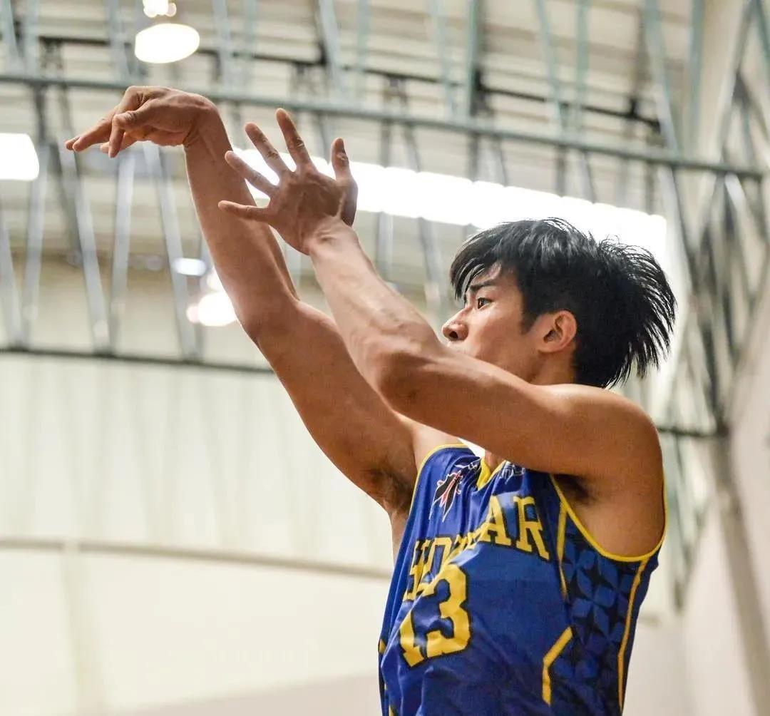 台湾|29岁台湾模特, 身高85公斤, 腹肌嘎嘣脆, 这身材谁能顶得住