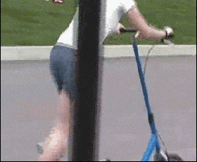 |搞笑GIF:超模小姐姐,你的一次失误,又何必行此大礼?