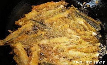面粉|炸小鱼,直接用面粉就错了!大厨教你正确做法,外酥里嫩,不回潮