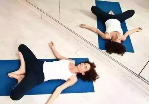 养颜|每天睡前趴10分钟,远胜跑步1小时!疏通血液循环,排毒素养颜