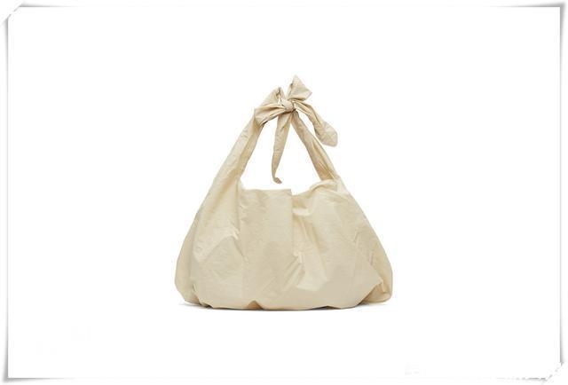 来自小众品牌的手袋,同样让我们爱不释手!