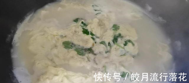 野生鲫鱼汤这么烧,汤鲜色白没有刺,宝妈们快收藏好!