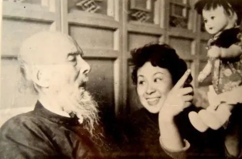 胡宝珠@上海齐白石书画院院长-少白汤发周分享自藏师父齐白石小女齐良芷部分书画真迹及其印章