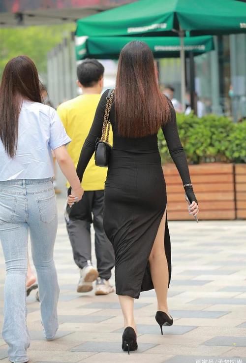 黑色连衣裙搭配高跟鞋，彰显气质女性魅力，展现优美曲线和大长腿
