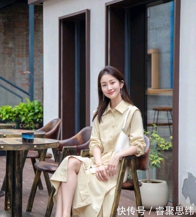 视觉效果 女人的服装穿搭很有讲究,可以穿上精致的裙装,轻松成为优雅女人