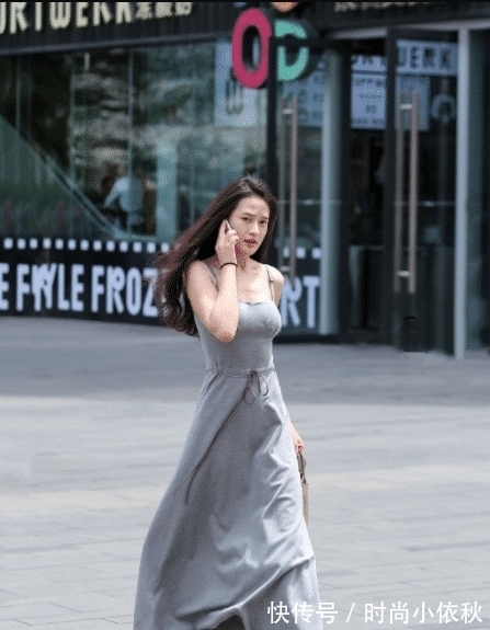 穿搭 穿大裙子虽然美,但也挡不住“风吹”,充满成熟魅力!