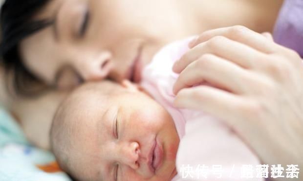 醒来|宝宝吃母乳时，为什么一会儿就睡着，不久后又醒来？答案很暖心