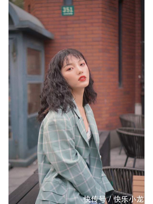 香风|秋天不穿裙子也很浪漫,针织开始搭配牛仔裤优雅大气,高级时髦