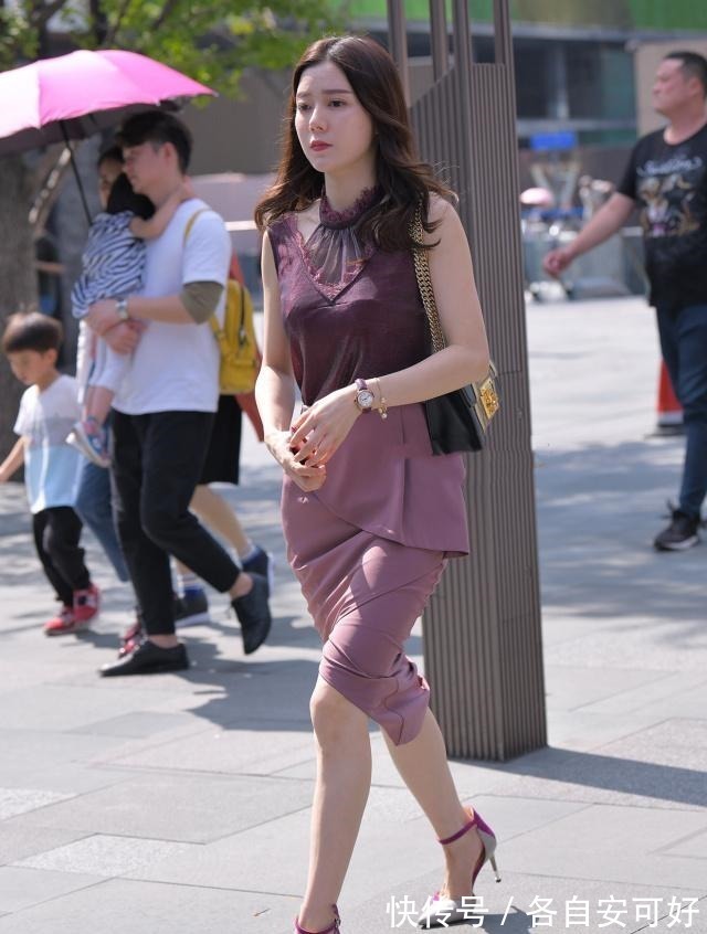 上衣 女人40岁一枝花,姐姐高贵紫打扮,只有老男人能欣赏吧!