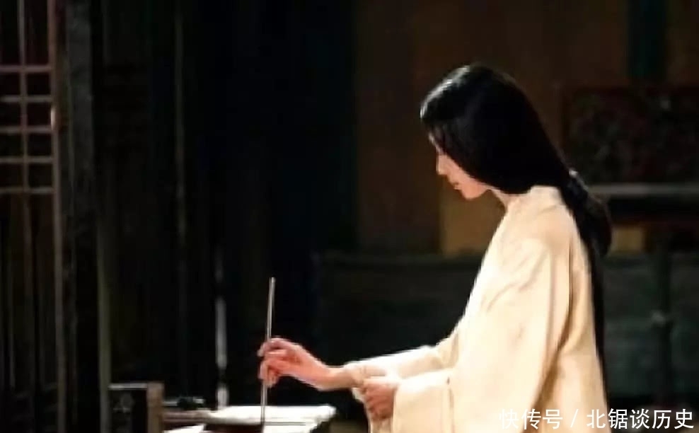 却下水晶帘,玲珑望秋月