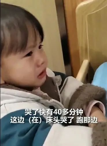 妈妈|多暖心的小棉袄！两岁女儿看到刚生完二胎的妈妈，心疼得大哭！