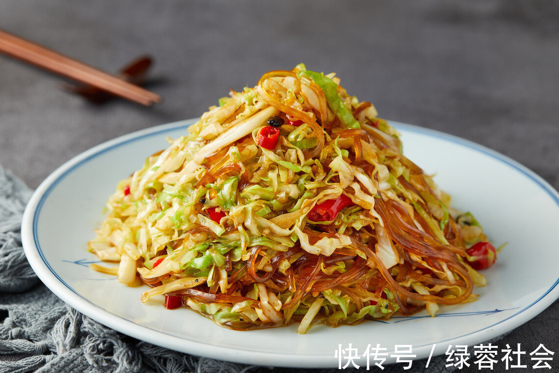 小米辣|炒粉丝,焯水后切忌直接下锅,少做了1步,难怪粉丝结团又粘锅