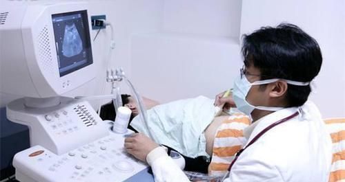 孕妇|高龄孕妇37周腹痛难忍,剖腹产下“绿宝宝”,医生怒斥:太无知