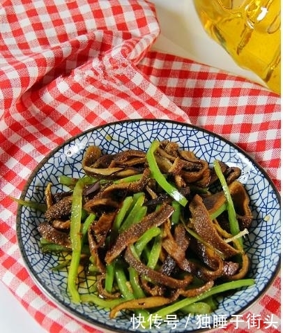加适量|秋天这肉再贵也要买,和尖椒是绝配,简单1炒,一盘不够吃
