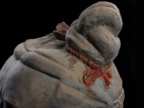 兵马俑|秦兵头上的蝴蝶结?屋子里的镇墓兽?这部历史剧成了观众大型“考古”现场