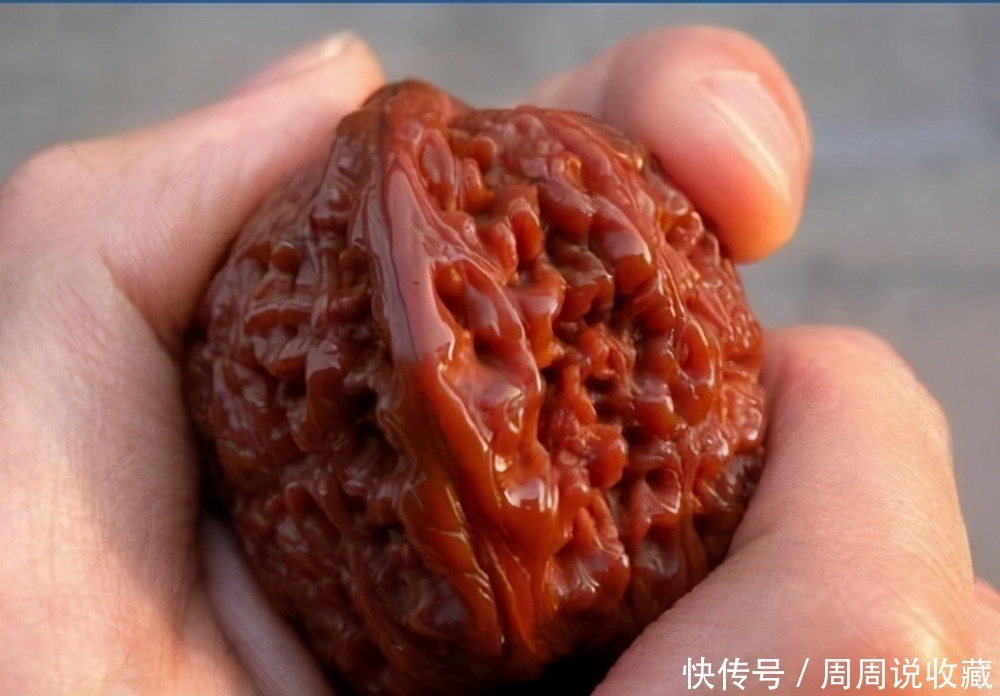 盘玩核桃之|文玩核桃快速包浆,清爽通透的秘诀是什么?盘玩时不洗手