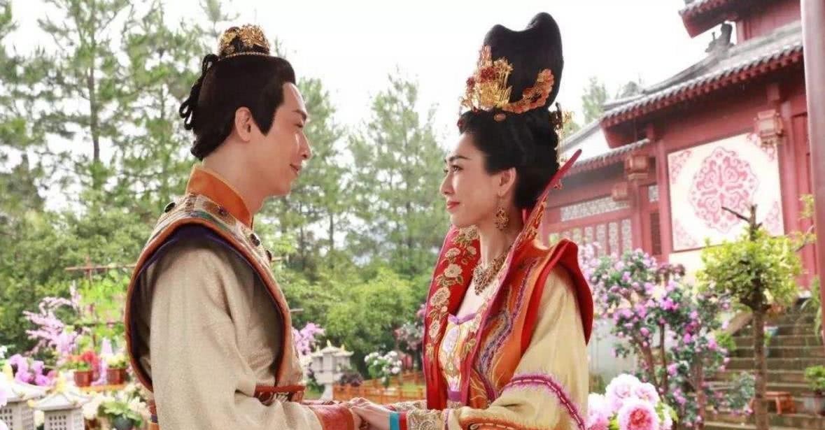 抛弃|马嵬事变，杨贵妃惨遭抛弃，李隆基对杨贵妃究竟是薄情还是痴情？