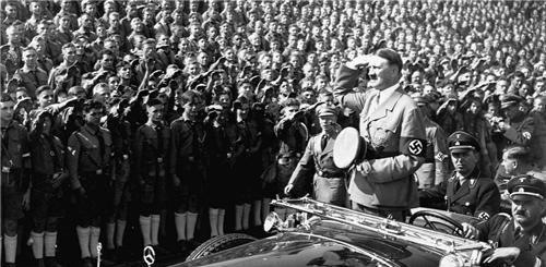 犹太人|84年前，那位不向希特勒敬礼，还露出不屑笑容的德国士兵，最后怎样