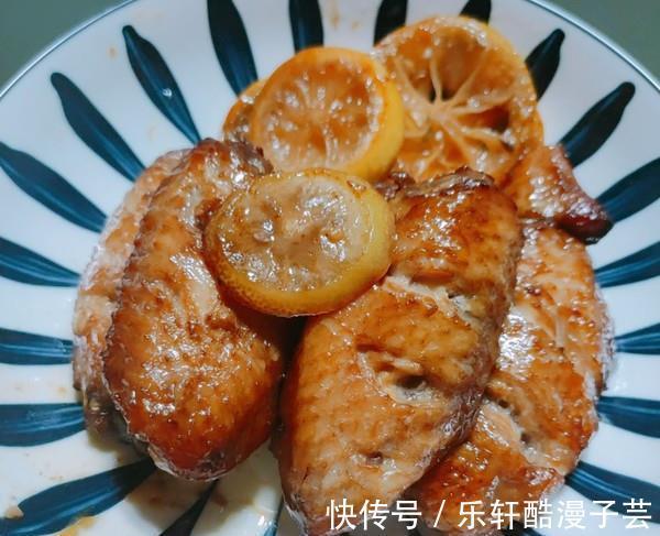 腌制|教你自制柠香烤鸡翅，外焦里嫩鲜嫩多汁，好吃到舔手指