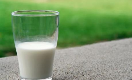 老年人|牛奶、酸奶、奶粉，究竟哪种对老年人最好？家有老人的别买错