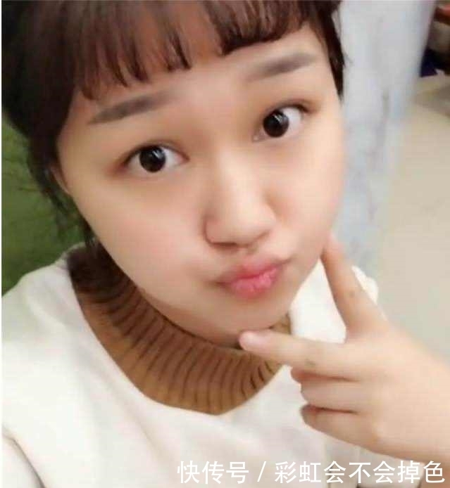 女孩被同学嘲笑太丑,愤怒化妆,妆后的样子美不胜收!