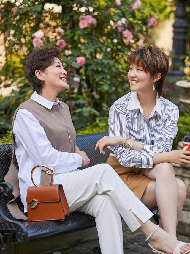 丝巾|4、50岁的穿衣技巧分享,摆脱大妈感,让你减龄又气质时尚感