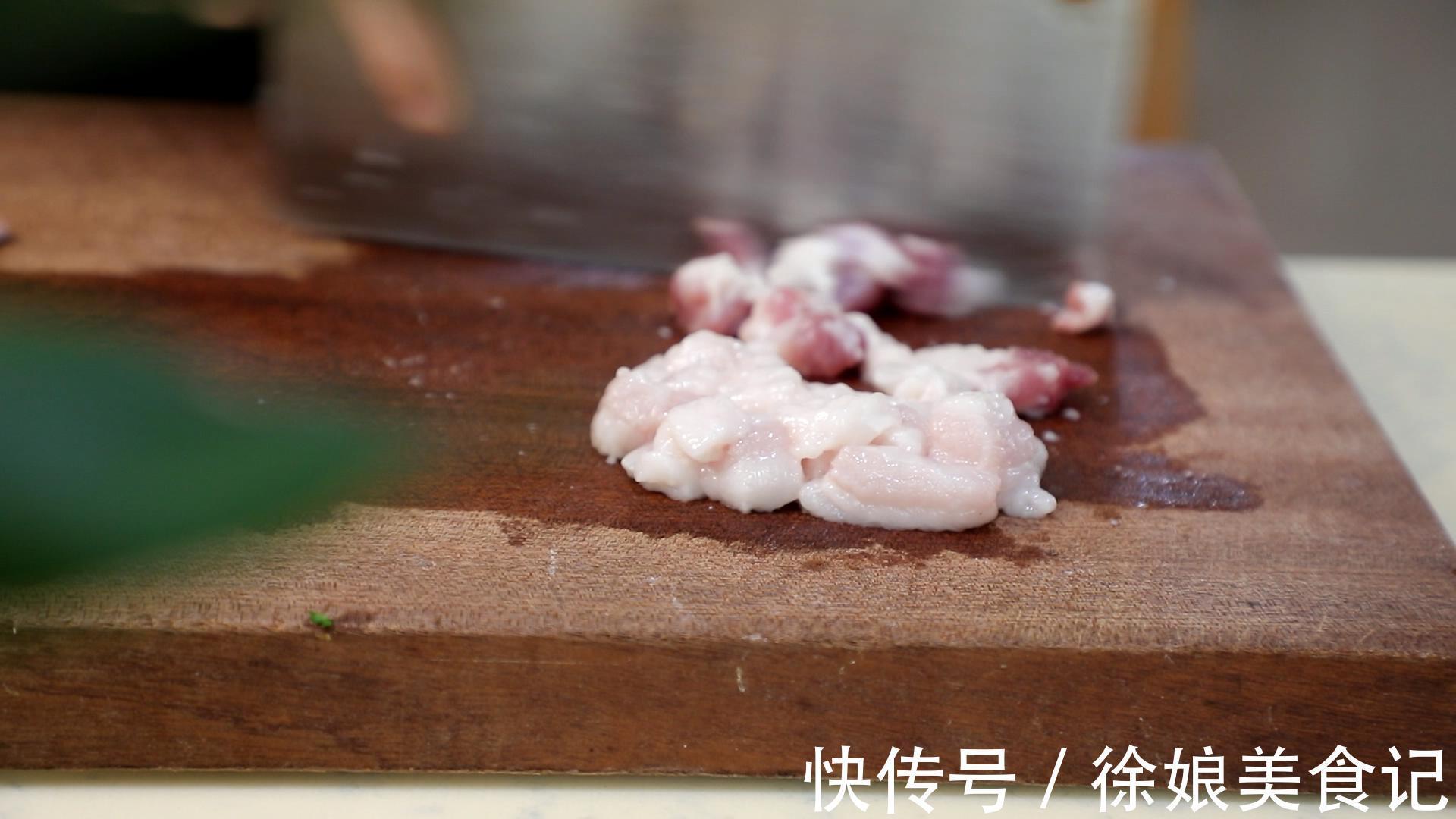 土豆丁|土豆这样做软烂酥香,比吃肉还过瘾,家常做法简单易做,上桌光盘