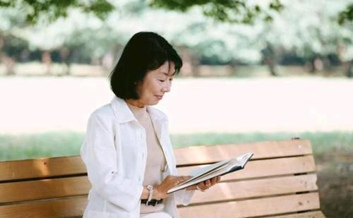 痛经|女人在这个年龄段绝经是好事，身体能收获4个好处，别担心变老了