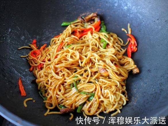 炒面也能在家做，鲜香入味又好吃，简单易学上手快