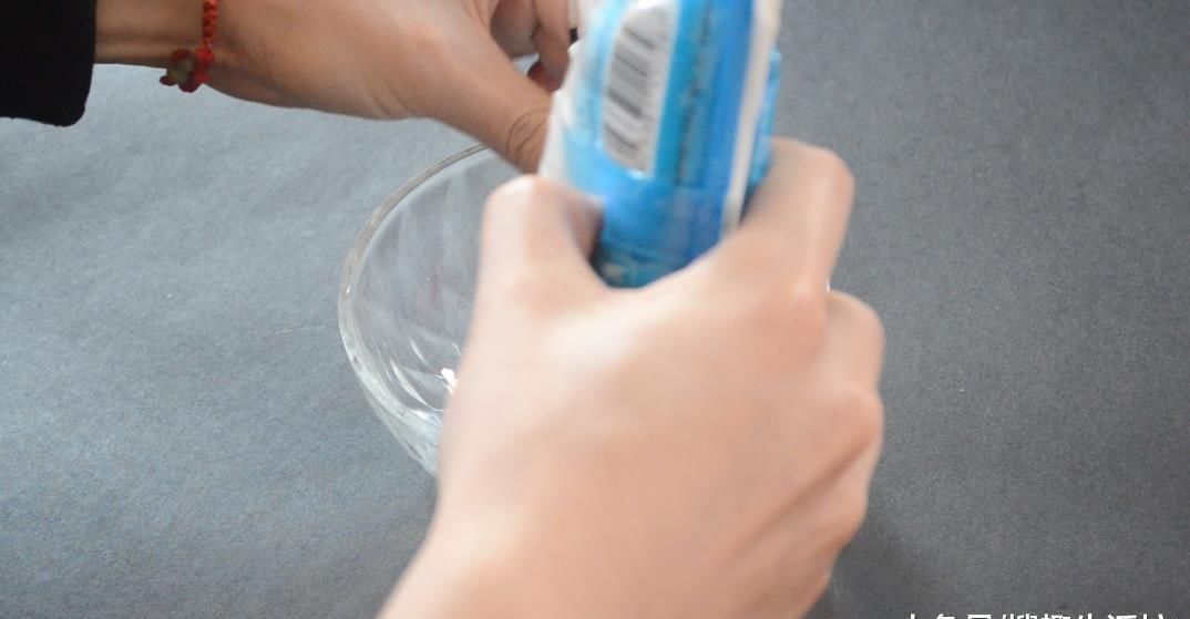 妙招|洗碗槽的排水口又脏又臭难清洗 用这个方法能帮你解决, 省钱又实用